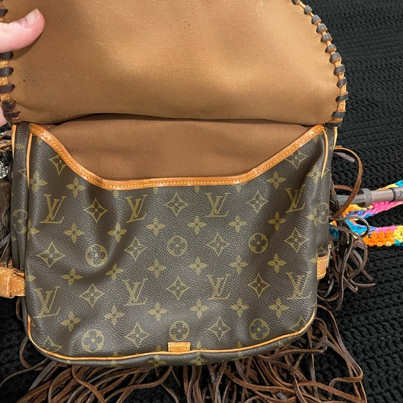 ReMade Authentic LV crossbody bag - Picture 3 of 8